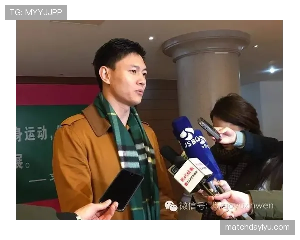 仲满训练完直接路边摊撸串，这自律人设是不是有点绷不住了？